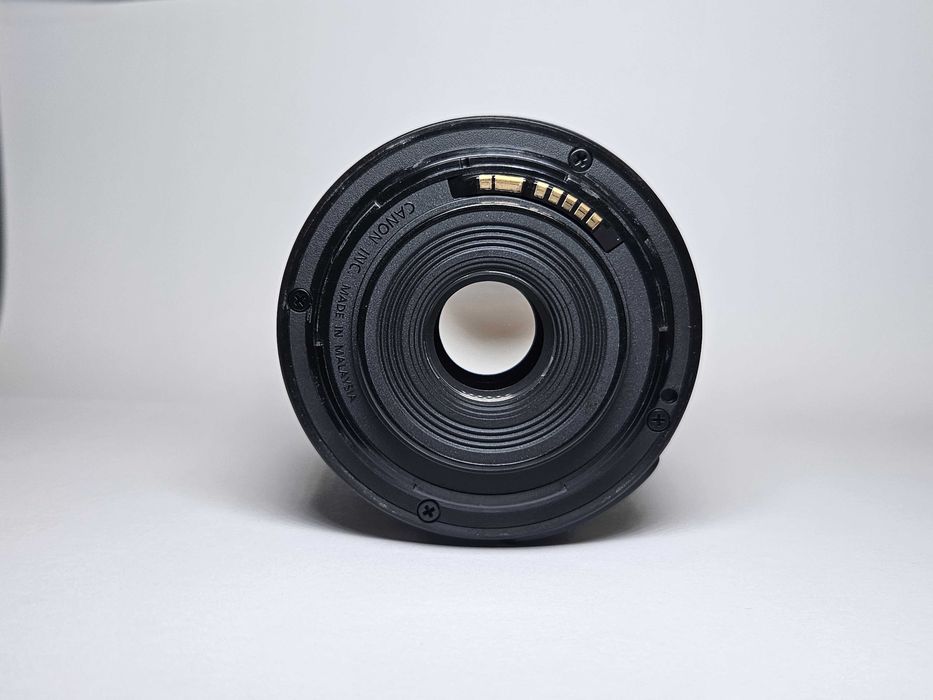 Obiectiv Canon EF-S 18-55mm f/3.5-5.6 IS STM + Lens Hood + Filtru  UV