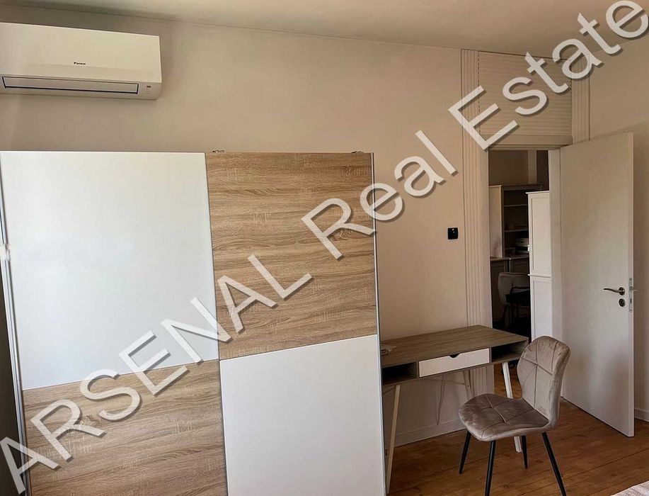 Дава се под наем Тристаен апартамент в София, Център - 80 кв.м за 900 € - Снимка #2