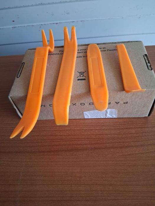 Vand scule pentru demontare clipsuri