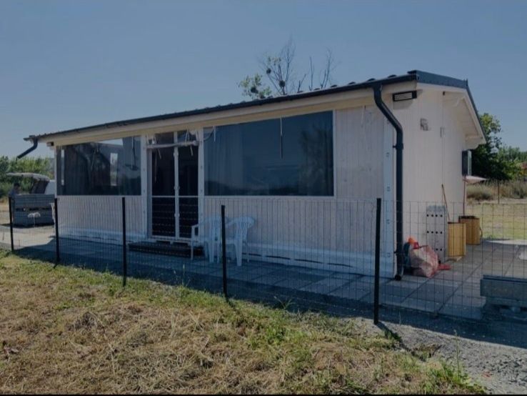 Продава се каравана с масивна дървена конструкция БЕЗ място