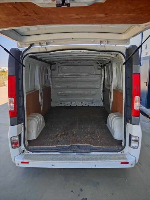 Opel Vivaro 2012 Model Lung