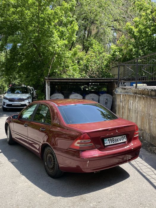 Продается Mercedes C180 w203