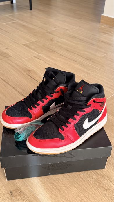 Nike Air Jordan 1 Mid SE marimea 41