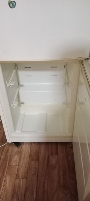 Холодильник Vestel