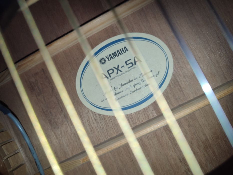 Электроакустическая гитара Yamaha