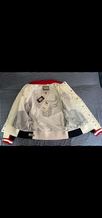 Jachete Chicago bulss Mitchell and noi cu etichete...