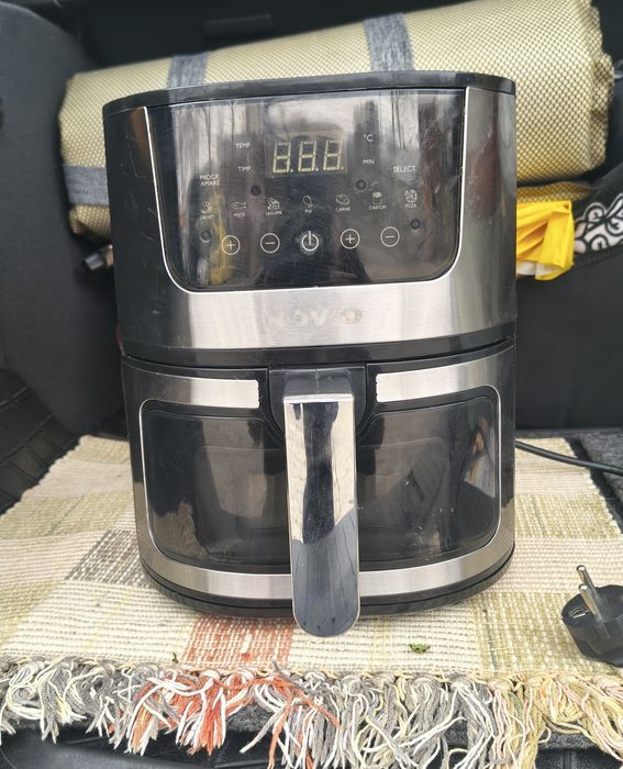 Airfryer Novio inca în garantie