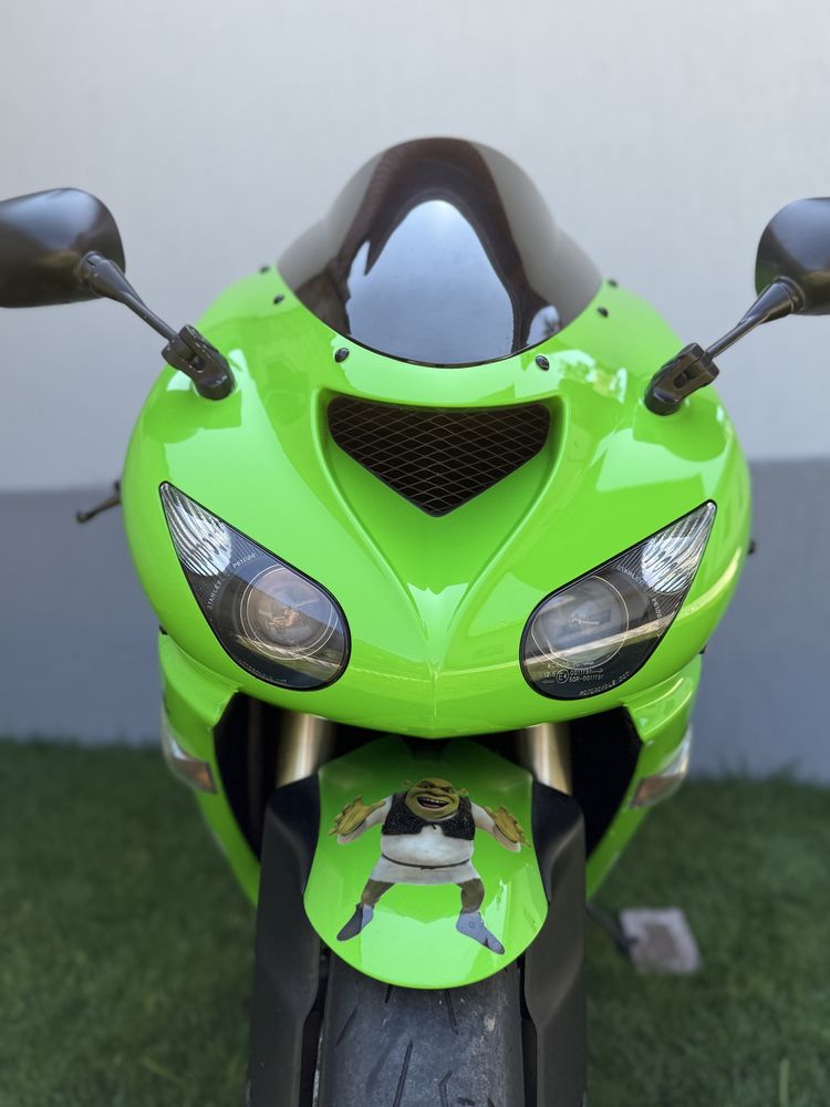 zx4r kawasaki ' Auto, moto si ambarcatiuni ' OLX.ro