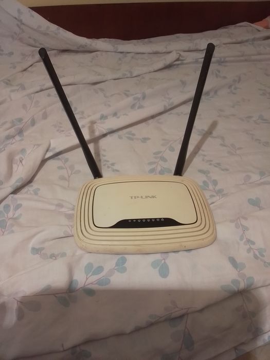router asus (100 lei) si router tp-link (50 lei)