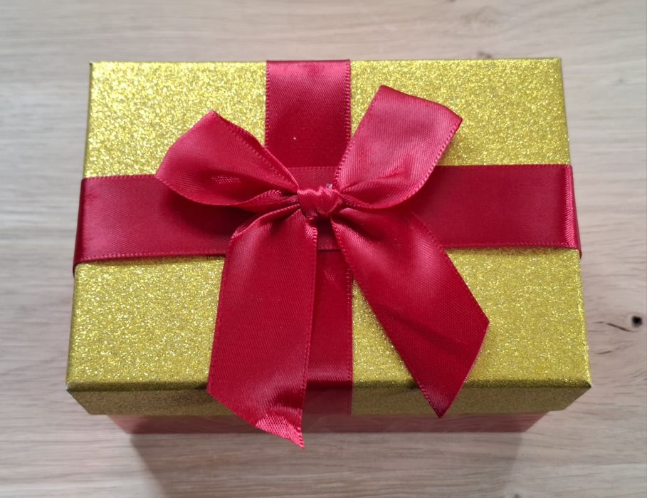 Много Красив Дамски и Мъжки подаръчен Комплект .