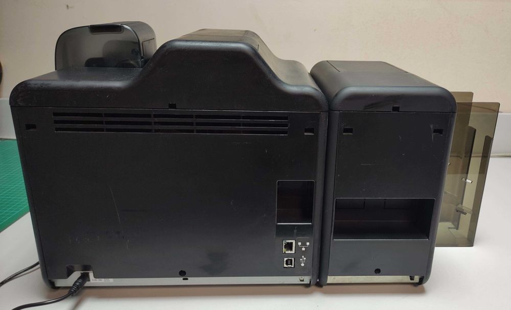 FARGO hdp 5000 - принтер за PVC карти