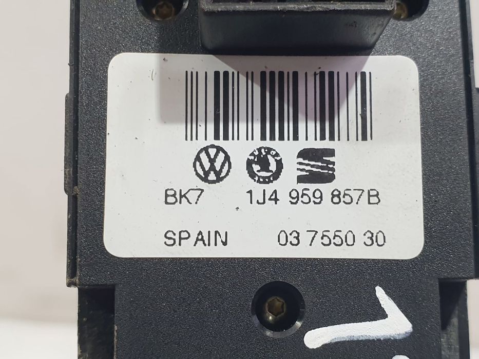 Panou butoane 1J4959857b Volkswagen Golf 4 (1997 - 2006) 1.9 TDI axr
