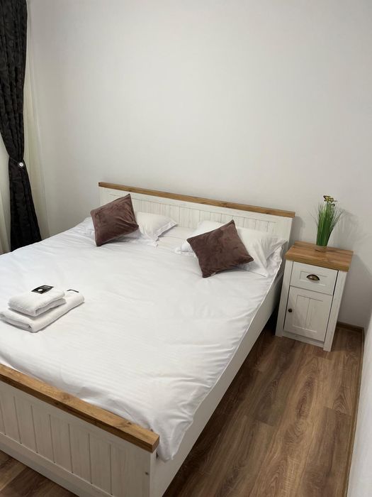 Închiriez apartament 2 camere decomandate Sarari