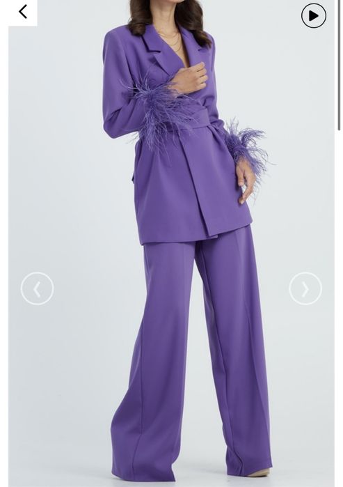 Костюм двойка с перьями