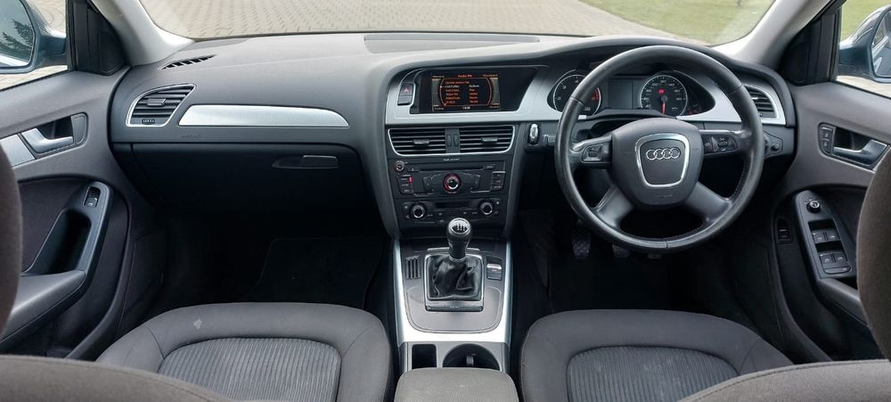 Audi A4 din 2009 motor 2.0  TDI Manual Volan pe dreapta Anglia