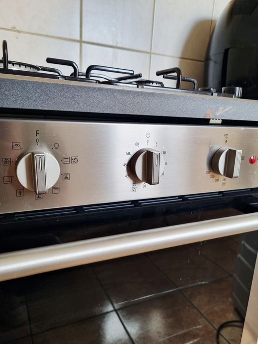 Set plită Candy pe gaz + cuptor electric Hotpoint Ariston, aproape noi