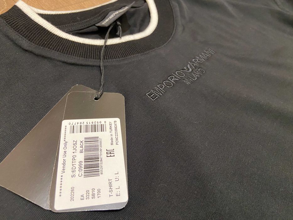 Оригинална тениска Emporio Armani, черна, размери: M, L и XL