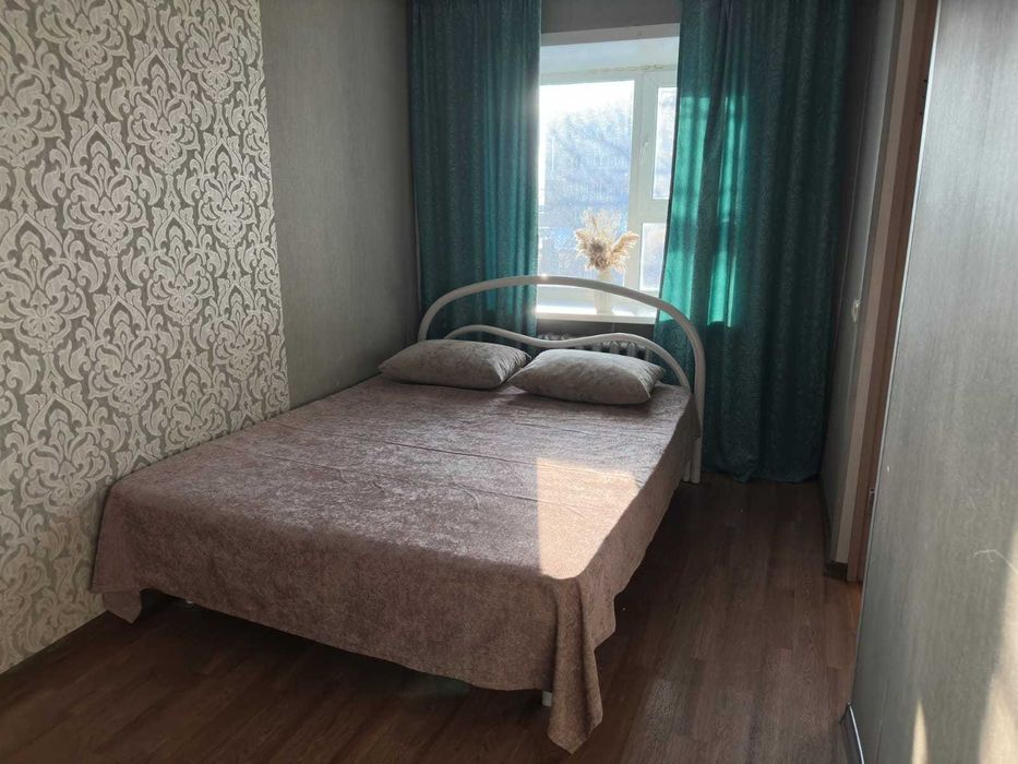 В самом центре на абзале 3шка Kaspi RED QR GOLD