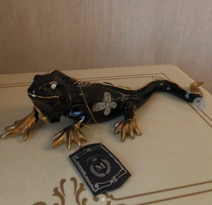 Игуана фарфоровая чёрная