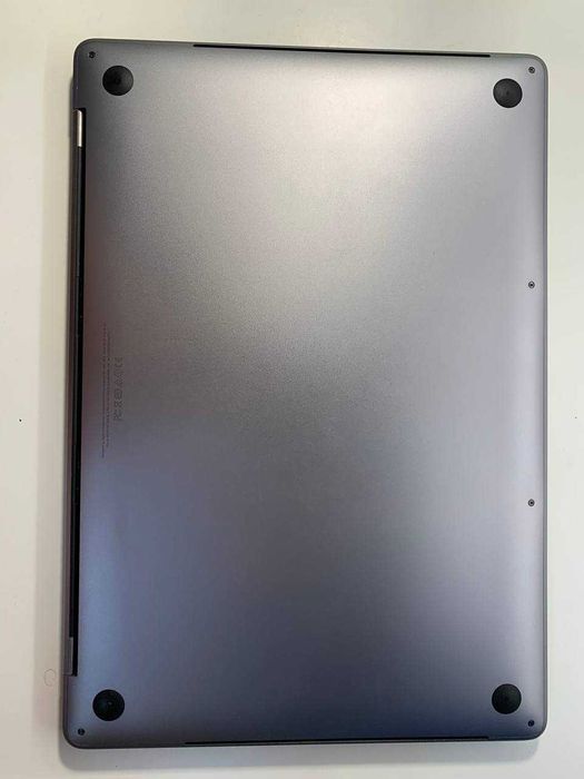 MacBook Pro 15" Touch Bar (late 2016) A1707 /Руска клавиатура +подарък