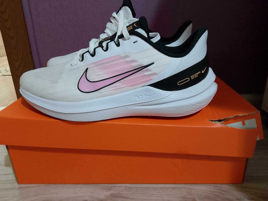 Дамски маратонки Nike