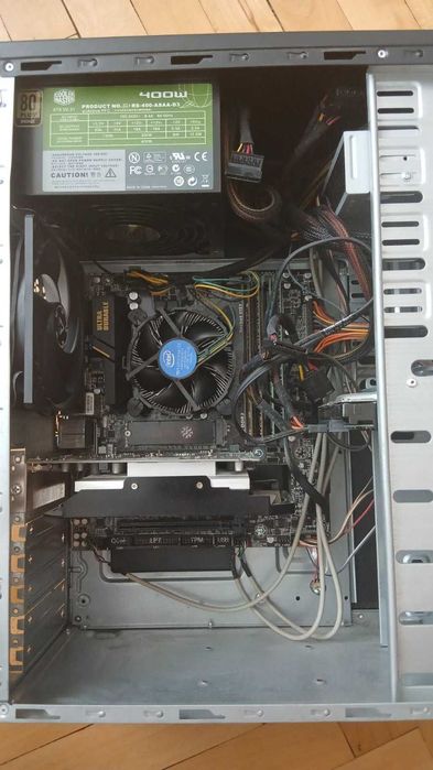 Геймърски компютър, готов за работа или игри