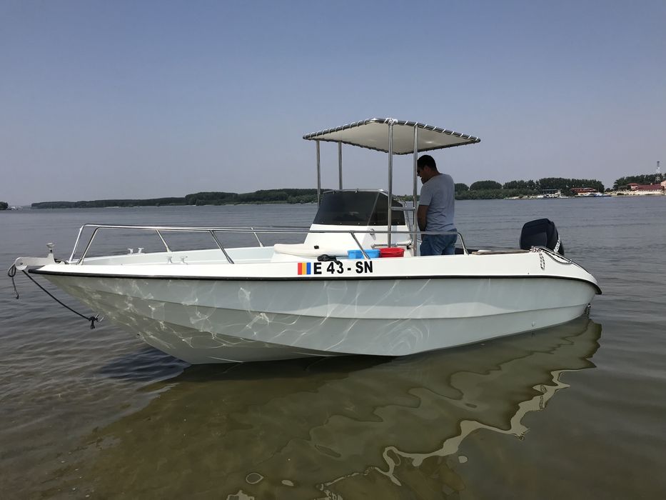 Barca + Ponton de vanzare ancorat  in Parcul Mare