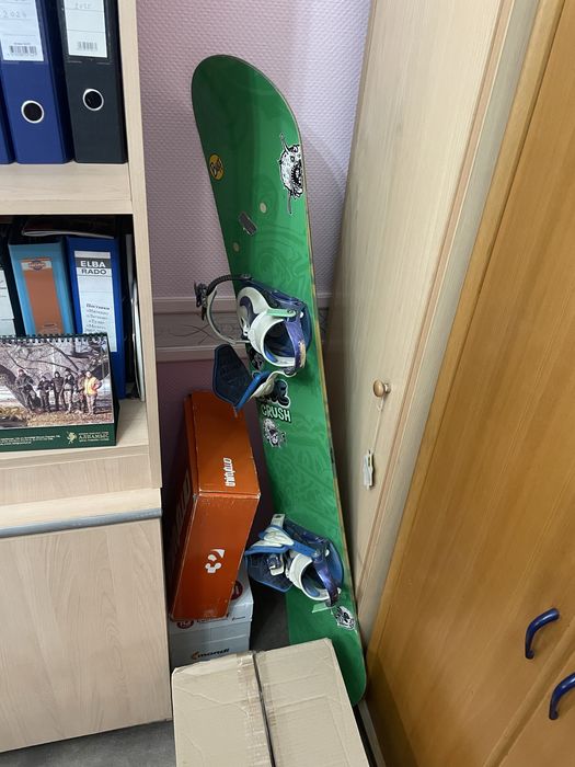 Сноуборд продам с креплениями