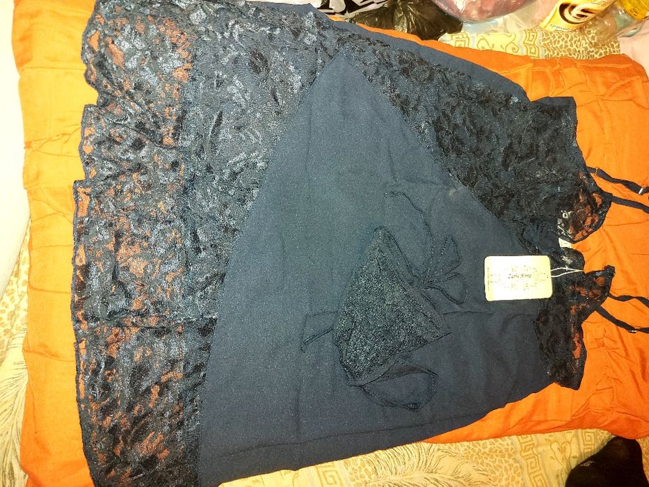 Продаются новые пеньюары и разные стринги.