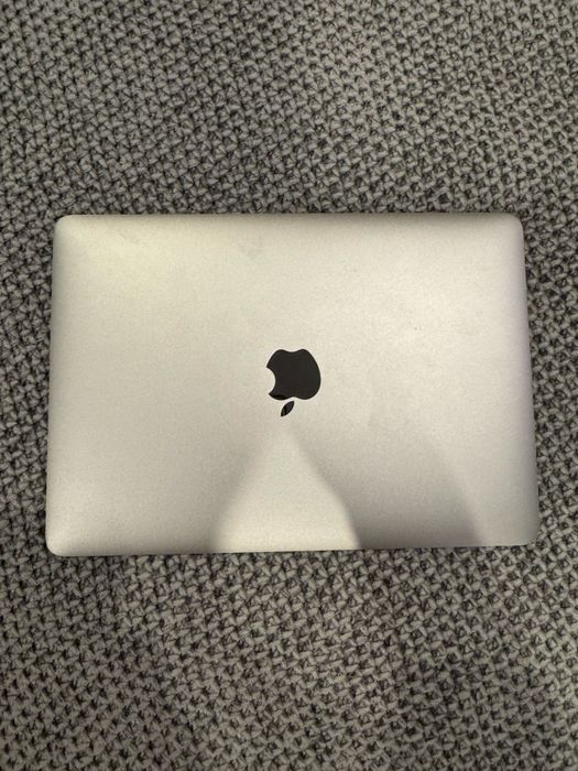 Продам Macbook 2015