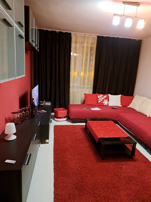 Inchiriez apartament 3 camere zona ACR