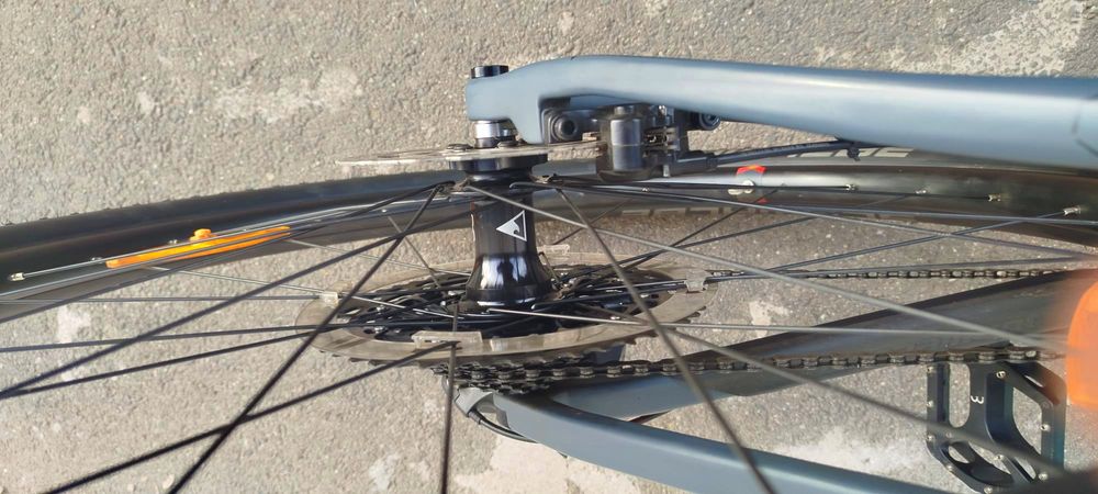 Bergamont carbon 1x12 vit fox cube