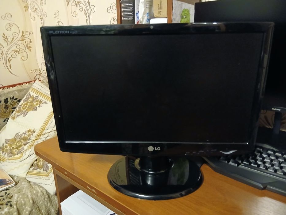 Монитор LG Flatron W1943C
