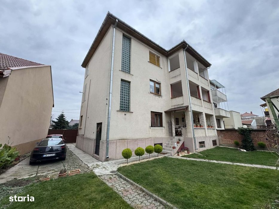 Apartament in asociatie 3 camere + garaj , zona Piata Mica