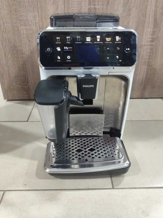 Кафе машина Philips 5400