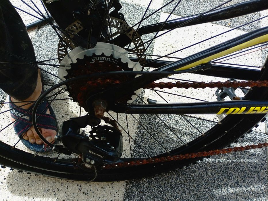 Bicicleta un an vechime na fost folosită mai deloc pentru mai multe detalii sunațimă