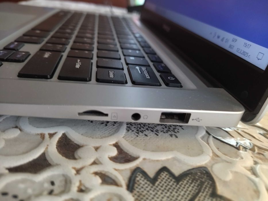 Лаптоп prestigio