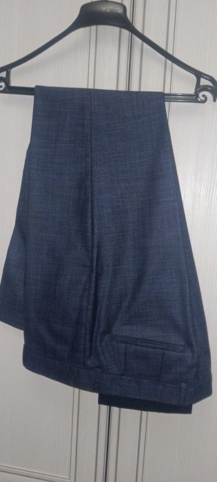 Продам костюм тройка итальянский.