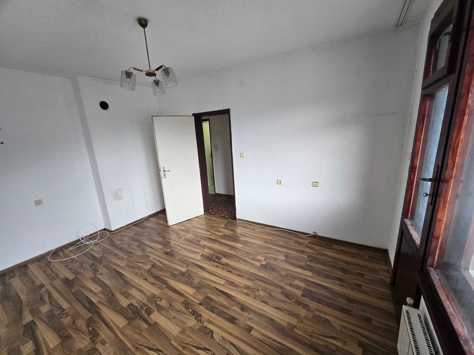 Продавам - 5 апартамента във гр.ЧЕПЕЛАРЕ цена по договаряне !