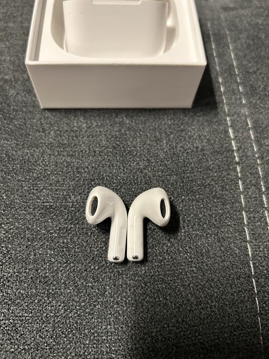 AirPods 4 без забележки