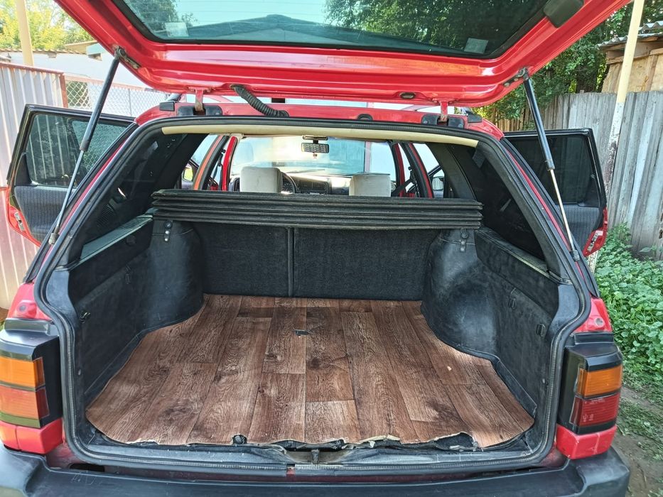 Пассат б 3, хороший торг возле капота