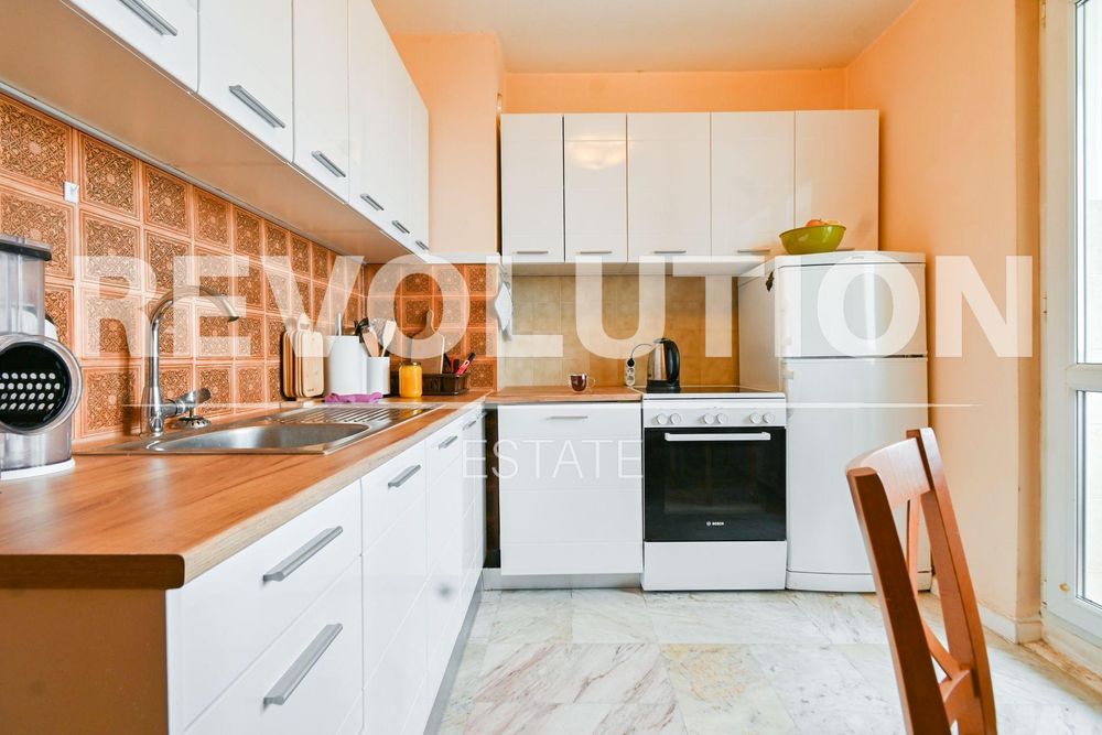 Дава се под наем Двустаен апартамент в София, Младост 2 - 85 кв.м за 698.19 € - Снимка #3
