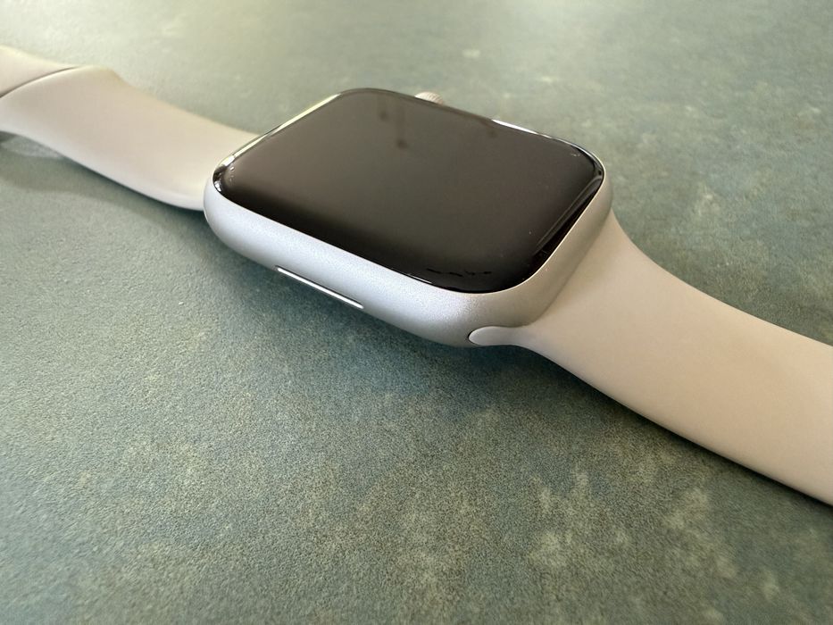 Apple Watch 8, 45 mm cellular starlight