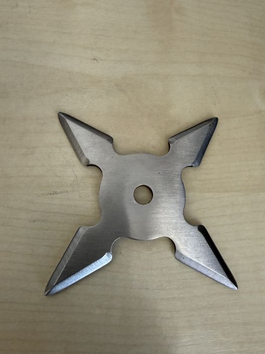 Steluta ninja metalica