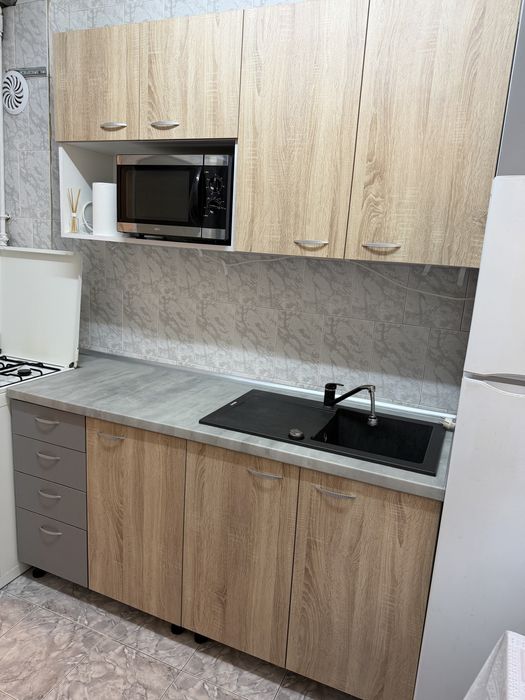 Mobila bucatarie 160 x 160 + 53 (partea de sus)