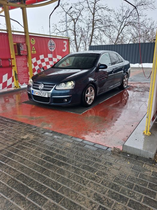 Vând Volkswagen jetta an 2006 motor 1.9 BKC
