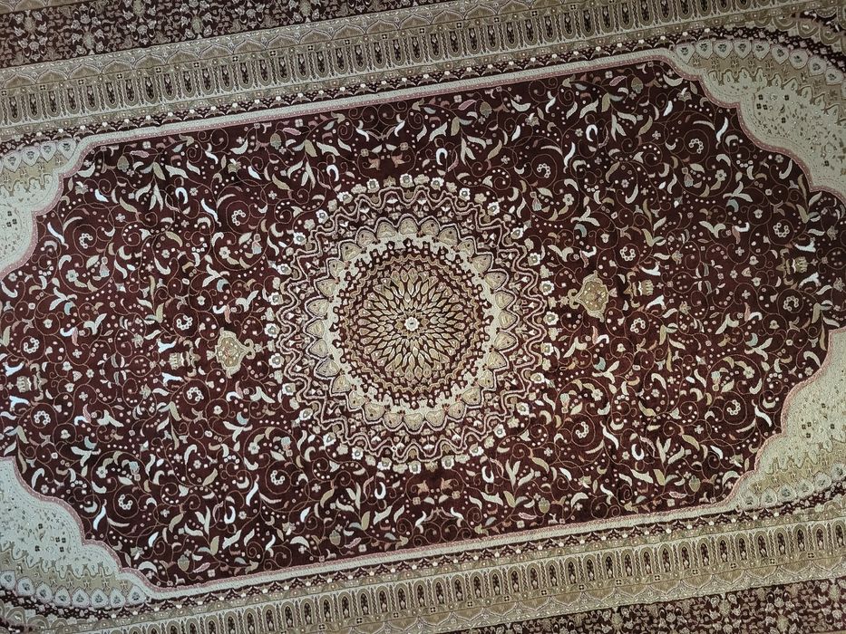 Кілем сатылады..