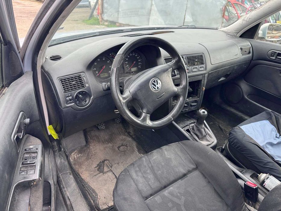 Volkswagen Golf 4 1.4i 75hp 1998г. На Части.