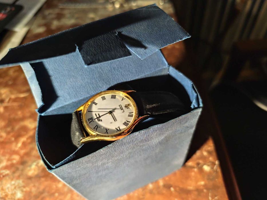 Часовник Leo  -First international computer