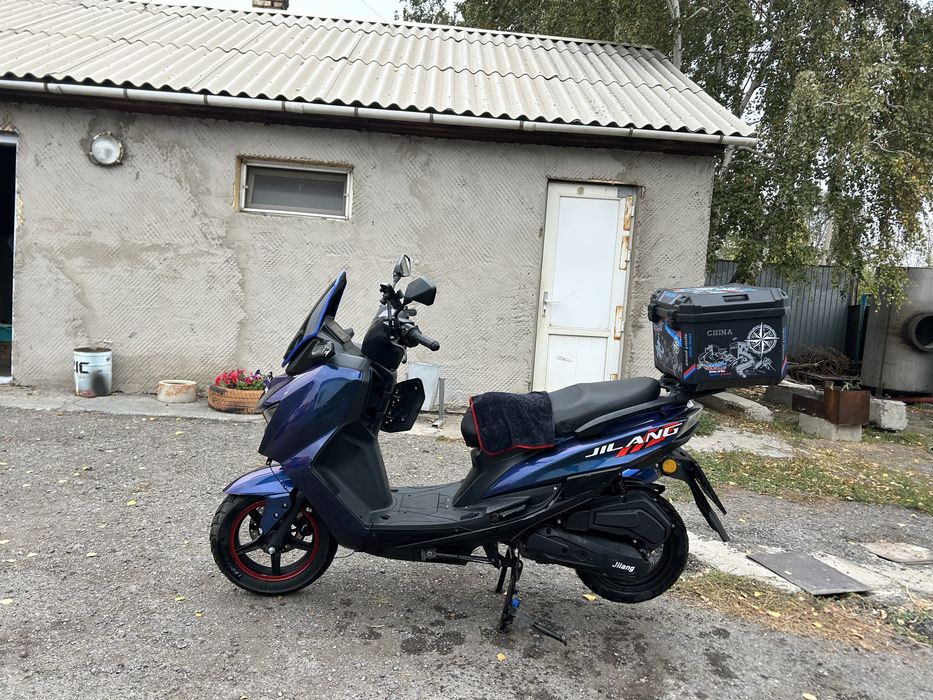 Продам скутер макси спорт